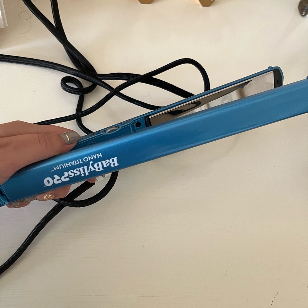 BaBylissPRO Nano Titanium Ultra-Thin Straightening Iron